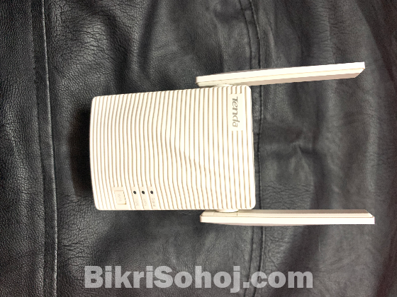 WiFi Range Extender Tenda-A18 dual band.